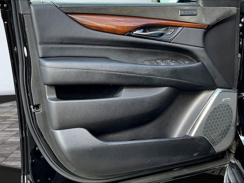 Used 2019 Cadillac Escalade ESV Luxury image 23