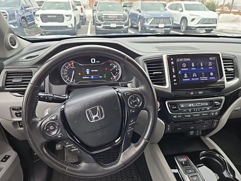 Used 2018 Honda Pilot Touring image 11
