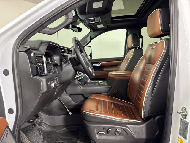 Used 2025 GMC Sierra 3500 Denali Ultimate AWD/4WD image 11