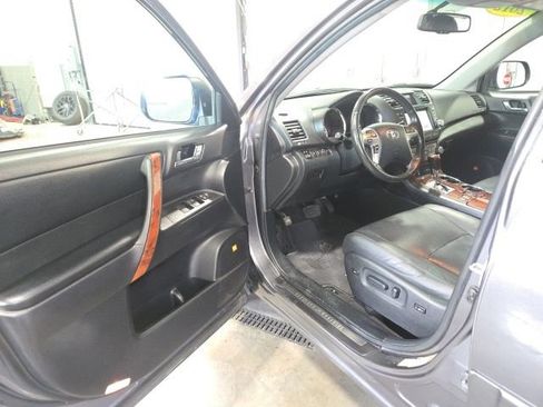 Used 2012 Toyota Highlander Limited w/ Tow Pkg image 9