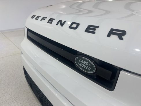 Used 2025 Land Rover Defender 110 X-Dynamic SE AWD/4WD image 30