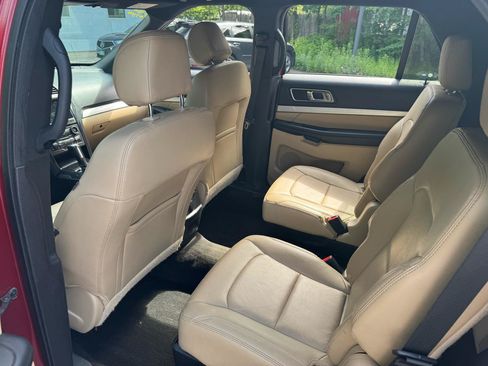 Used 2017 Ford Explorer XLT w/ Equipment Group 202A AWD/4WD image 11