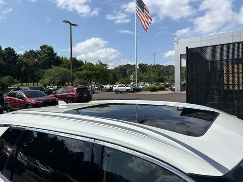 Used 2023 Nissan Rogue SL FWD image 3
