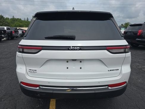 Used 2022 Jeep Grand Cherokee Limited w/ Trailer Tow Prep Group (B) AWD/4WD image 6