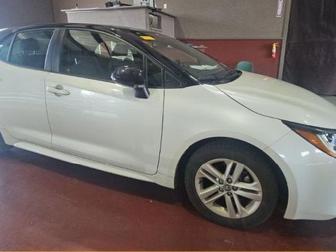 Used 2020 Toyota Corolla SE FWD image 2