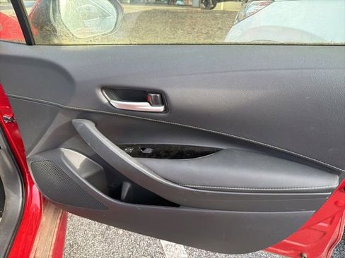 Used 2021 Toyota Corolla Hatchback image 6