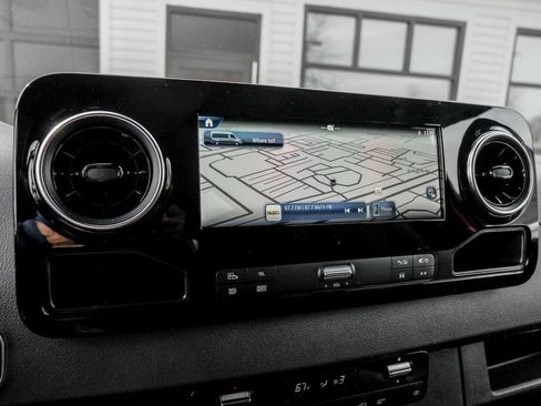 Used 2025 Mercedes-Benz Sprinter 2500 image 18