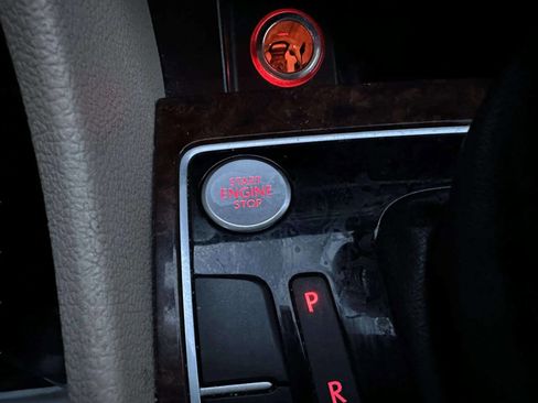 Used 2013 Volkswagen Passat 2.5 SEL Premium image 32