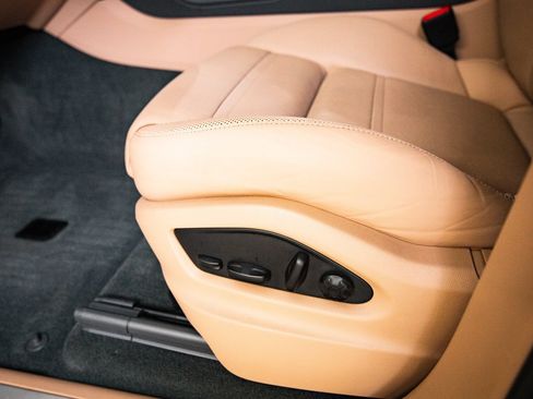 Certified 2023 Porsche Cayenne Platinum Edition AWD/4WD image 14