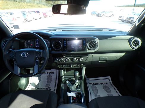 Used 2019 Toyota Tacoma TRD Sport image 10