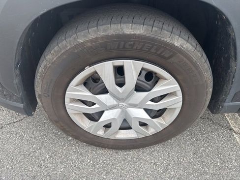 Used 2023 Toyota Corolla Cross L image 8