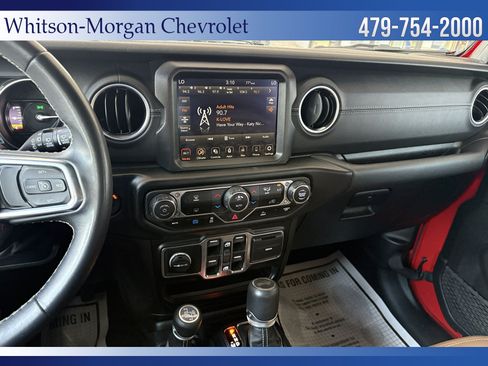 Used 2022 Jeep Wrangler Unlimited Sahara AWD/4WD image 20