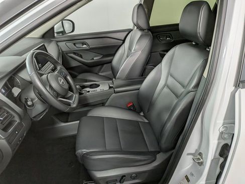 Used 2024 Nissan Rogue SV w/ SV Premium Package image 17