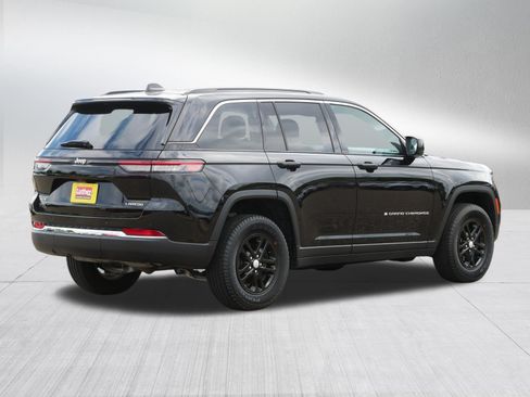Used 2024 Jeep Grand Cherokee Laredo w/ Luxury Tech Group I AWD/4WD image 7