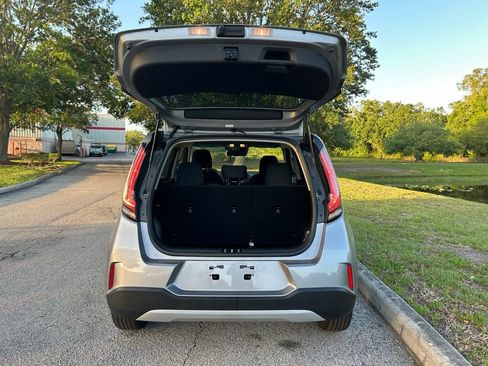 Used 2025 Kia Soul LX image 10