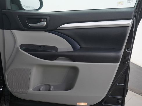 Used 2019 Toyota Highlander XLE image 13