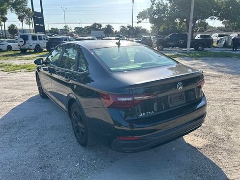 Used 2023 Volkswagen Jetta SE FWD image 3