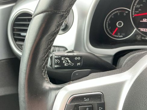 Used 2013 Volkswagen Beetle TDI image 22