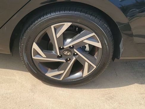 Used 2025 Hyundai Elantra SEL FWD image 35