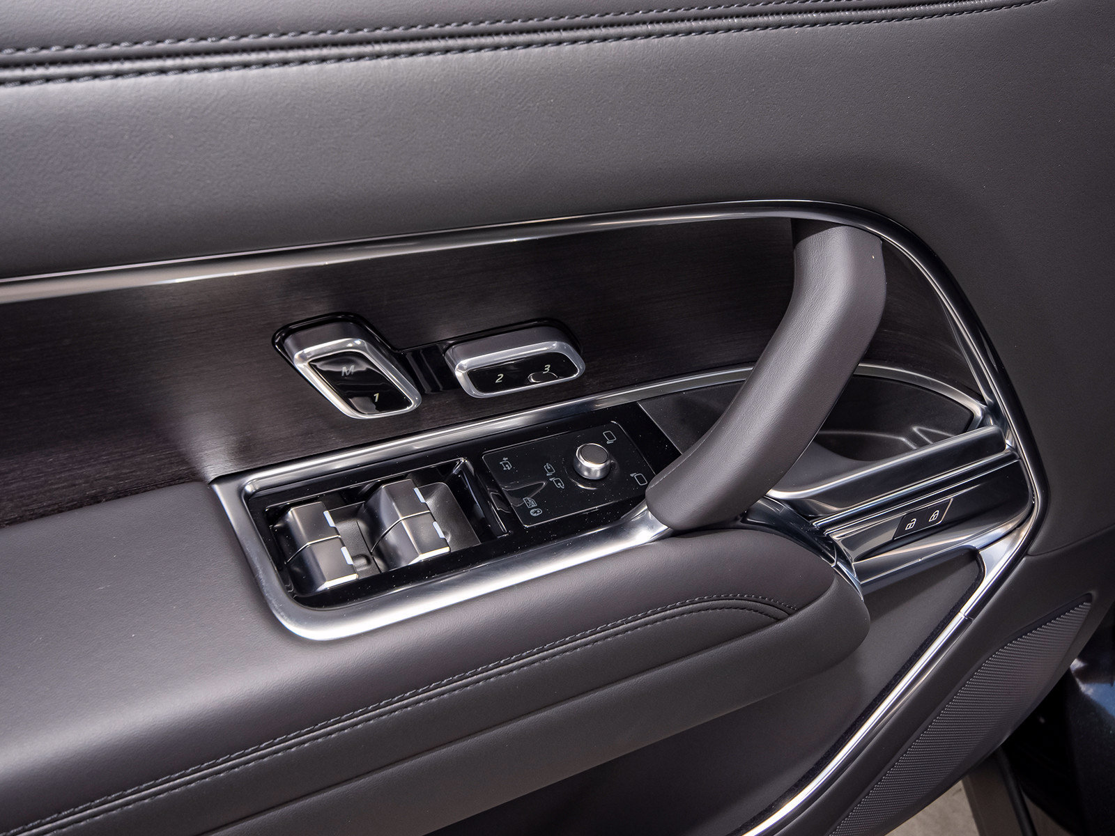 New 2026 Land Rover Range Rover SE AWD/4WD image 32