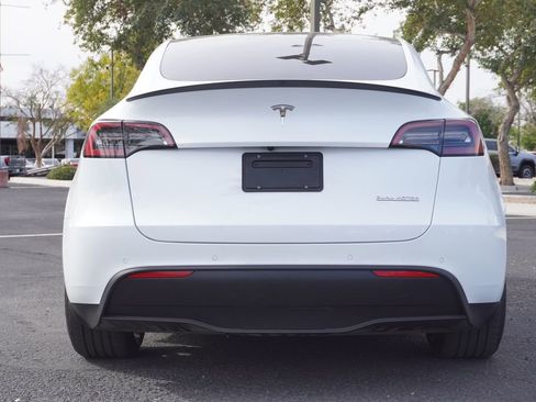 Used 2022 Tesla Model Y Performance image 4