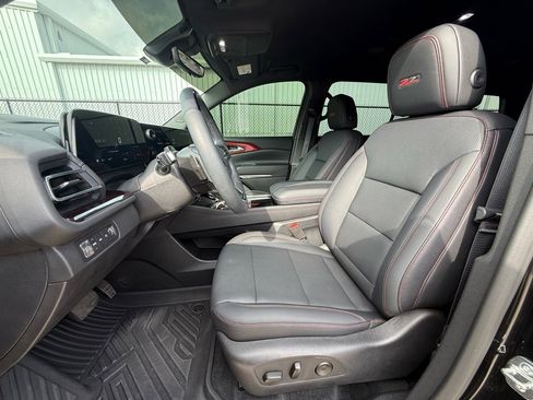 Used 2025 Chevrolet Traverse Z71 w/ Enhanced Driving Package image 11