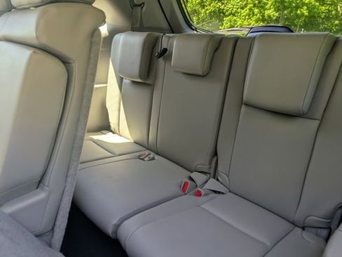 Used 2019 Toyota Highlander XLE AWD/4WD image 19