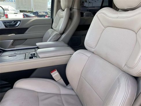 Used 2021 Lincoln Navigator Reserve image 21