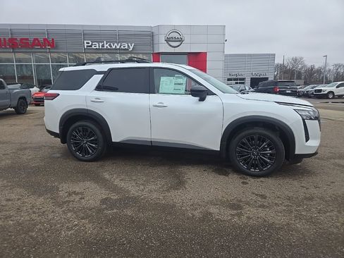 New 2026 Nissan Pathfinder SL image 8