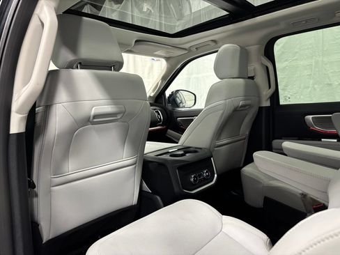 Used 2025 Ford Expedition Platinum AWD/4WD image 45