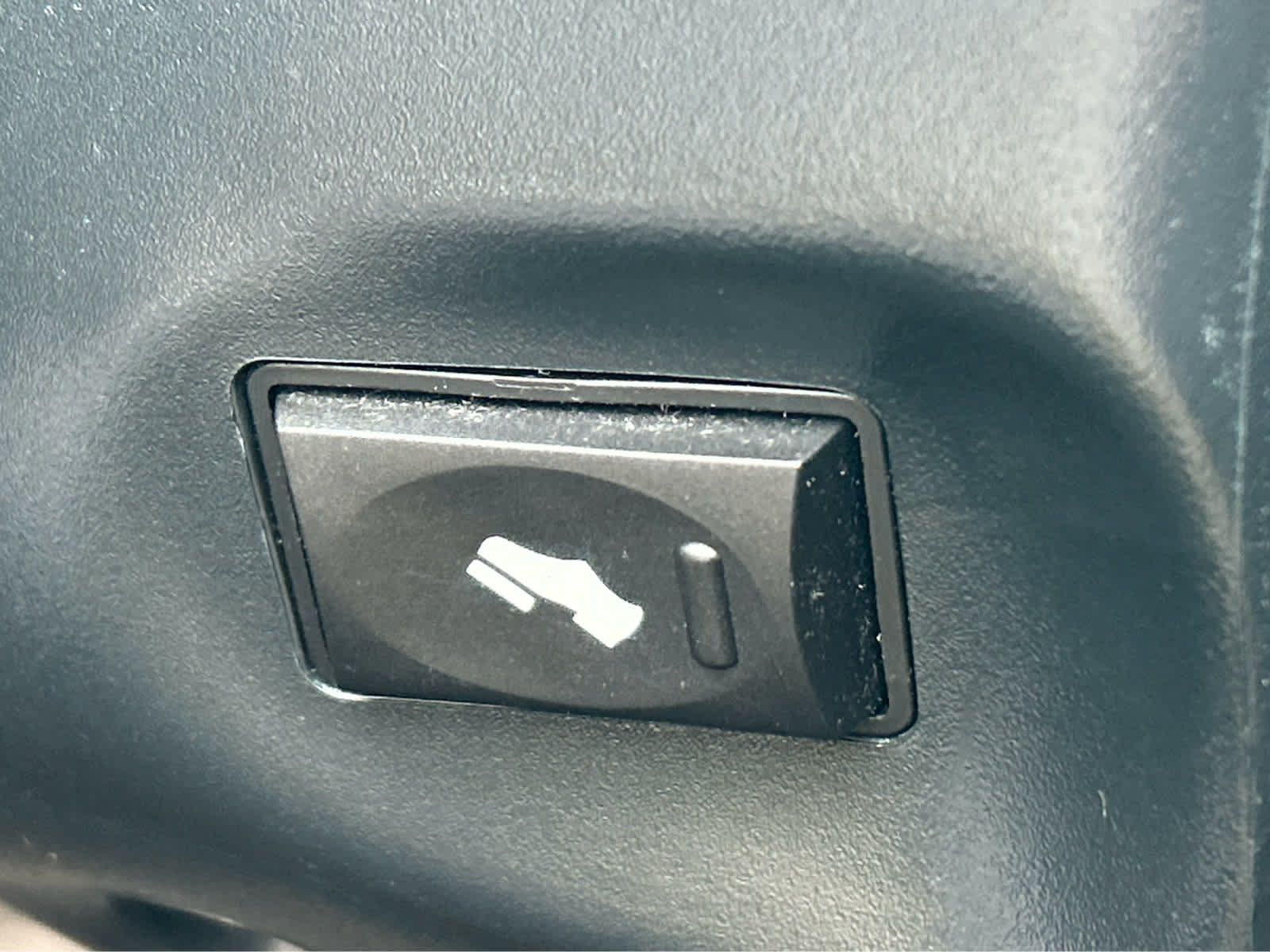 Used 2014 Dodge Grand Caravan SXT w/ UConnect Hands-Free Group FWD image 24