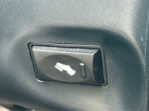 Used 2014 Dodge Grand Caravan SXT w/ UConnect Hands-Free Group image 24