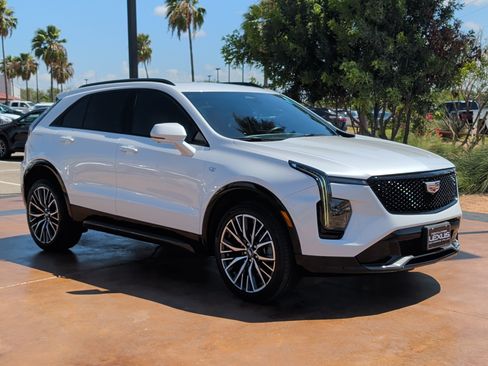 Used 2025 Cadillac XT4 Sport FWD image 1