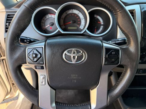 Used 2015 Toyota Tacoma PreRunner w/ SR5 Package image 17