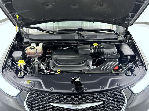 Used 2021 Chrysler Pacifica Touring-L image 22