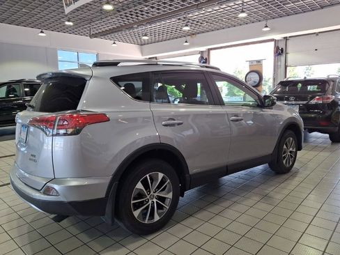Used 2017 Toyota RAV4 XLE AWD/4WD image 2