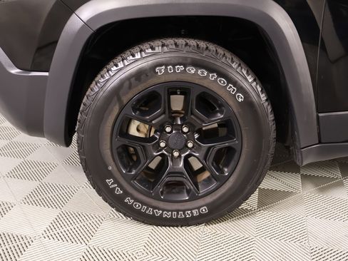 Used 2020 Jeep Cherokee Trailhawk AWD/4WD image 17