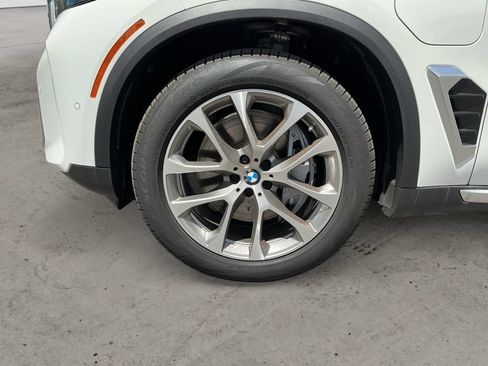 New 2026 BMW X5 xDrive50e w/ Premium Package AWD/4WD image 9