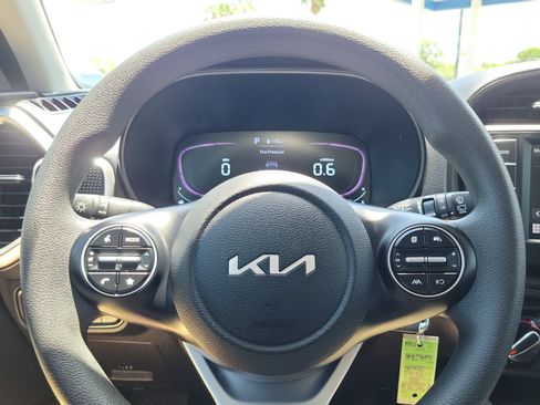 Used 2023 Kia Soul LX FWD image 16