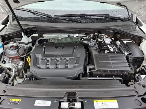 Used 2024 Volkswagen Tiguan SE w/ Panoramic Sunroof Package image 28