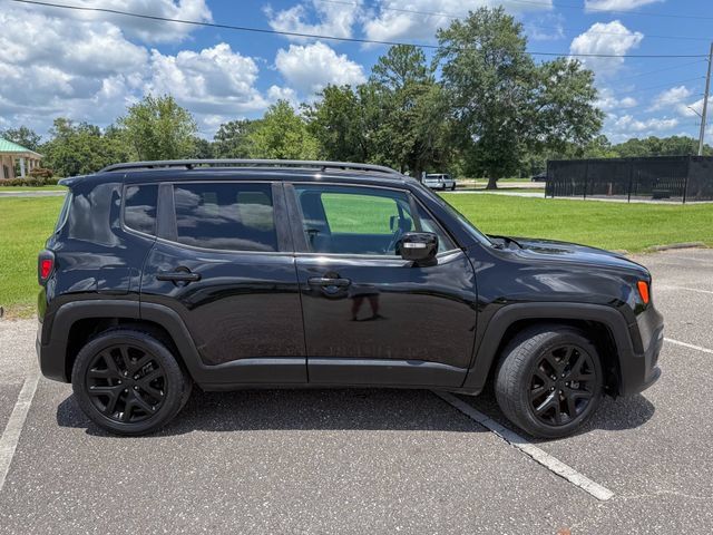 Used 2018 Jeep Renegade Altitude FWD image 3