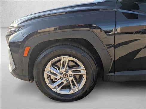 Used 2025 Hyundai Tucson SE image 22