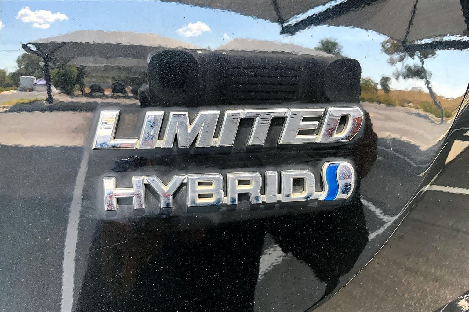 Used 2017 Toyota RAV4 Limited AWD/4WD image 10