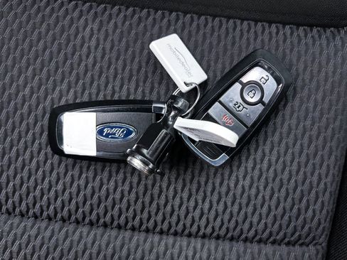 Used 2023 Ford Explorer XLT image 38