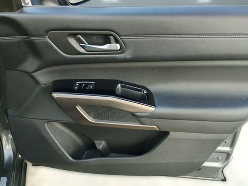 Used 2024 Nissan Pathfinder Platinum image 31