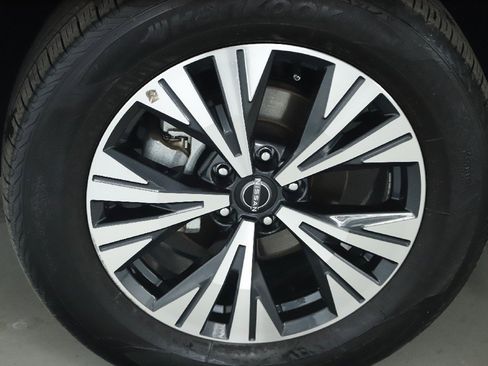 Used 2023 Nissan Rogue SV w/ SV Premium Package image 38