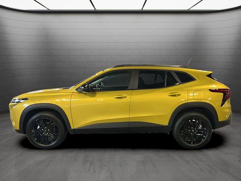 Used 2025 Chevrolet Trax ACTIV w/ Driver Confidence Package image 2