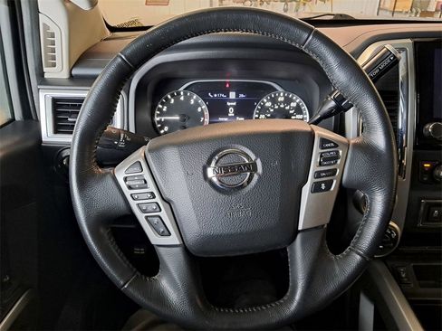 Used 2021 Nissan Titan SV w/ SV Convenience Package image 19