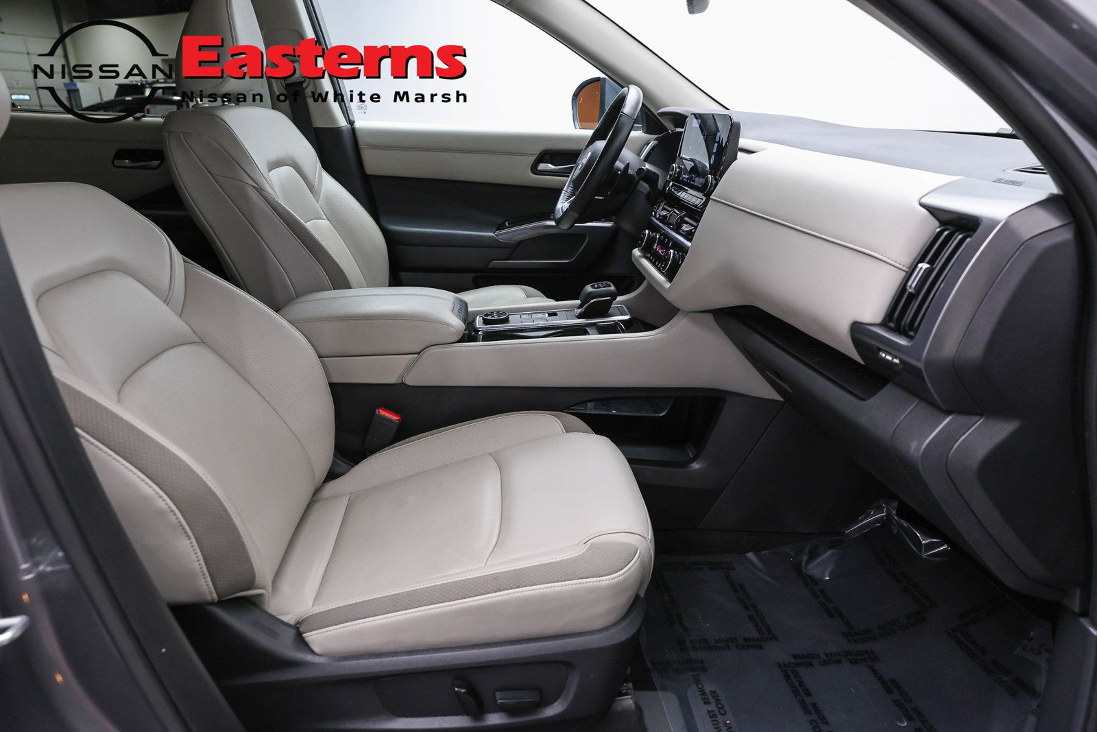 Used 2022 Nissan Pathfinder SL AWD/4WD image 24