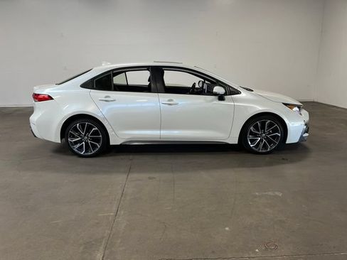 Used 2020 Toyota Corolla SE w/ SE Premium Package FWD image 2